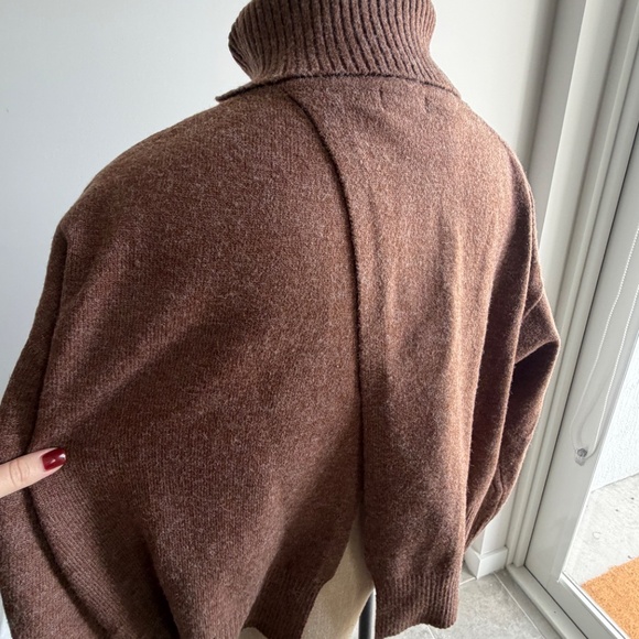 Mod Ref Open Back Sweater Size Medium - Picture 6 of 6